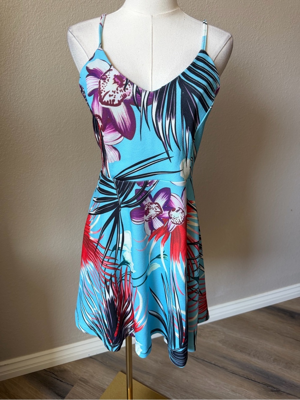 NWOT Tropical Light Blue Floral Spaghetti-Strap Mini Dress, Large